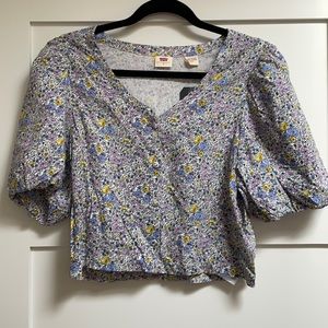 NWT Levi’s floral cropped top Size M